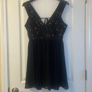 Nwot BCBGENERATION cutout, shimmery, cocktail dress. Size 6